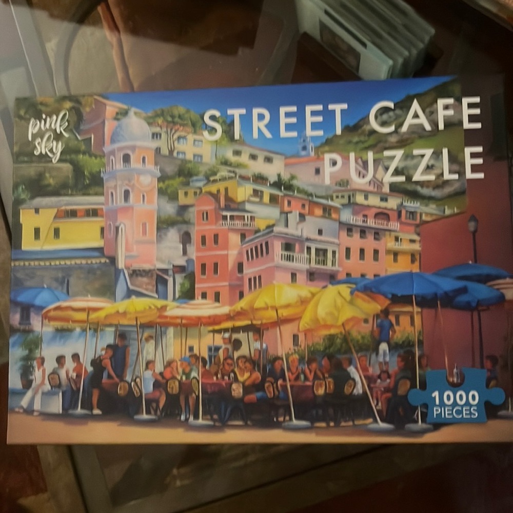 💟🧩 1000 piece Pink Sky “Street Cafe” puzzle. Beautiful colors & design. Complete